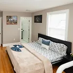 558-1 3Br Boston - Renovated Nest Near Aquarium