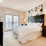 Global Suites At Victory Gardens