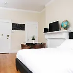 Posh Studio In Back Bay By Sonder
