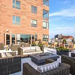 Global Luxury Suites At The Theater District