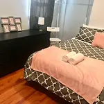 Clean Comfy Centrally Located Private Room