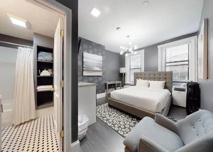 5-23 Perfect Downtown Studio For Two!