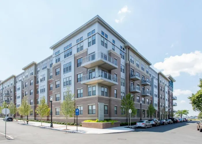 Global Luxury Suites East Boston