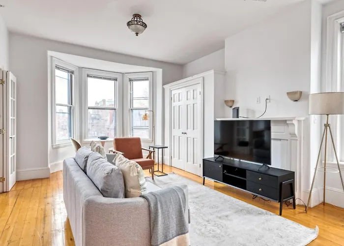 Back Bay 1Br Steps From Newbury T Bos-559