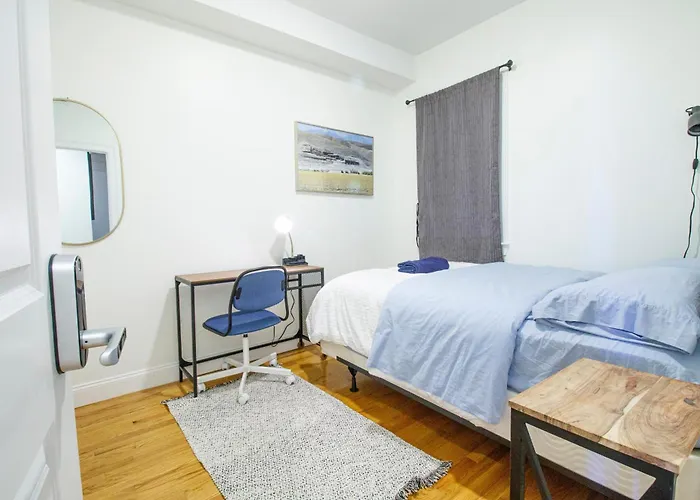 4Br 1,5Bh Sunny Apt In Roxbury