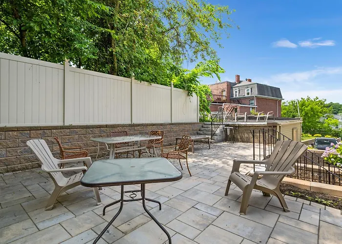 Modern 2 Bed Apt Mins To Fenway 5 Min To Train