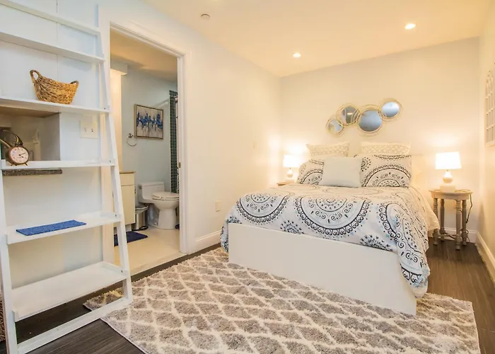 Renovated Studio, Steps To Mgh, Suffolk, Sleeps 4