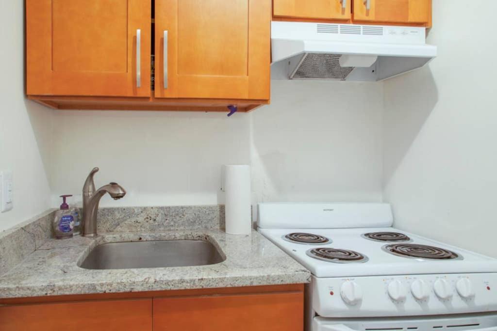 Downtown Apt, Near Grocery And Hospitals