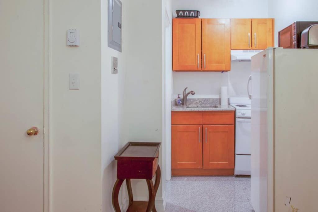 Downtown Apt, Near Grocery And Hospitals Apartment