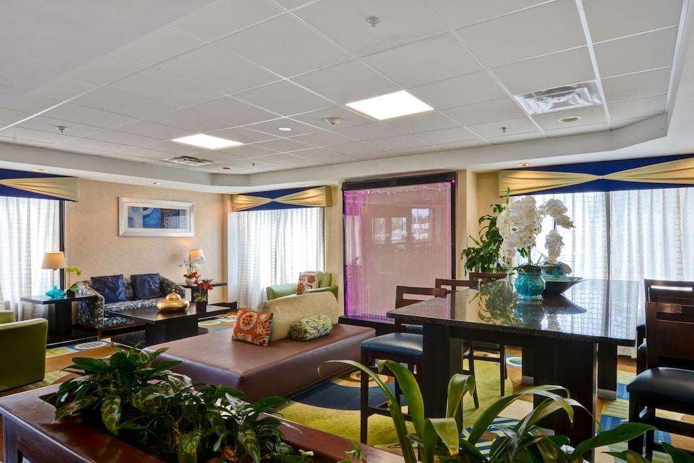 Holiday Express By Ihg