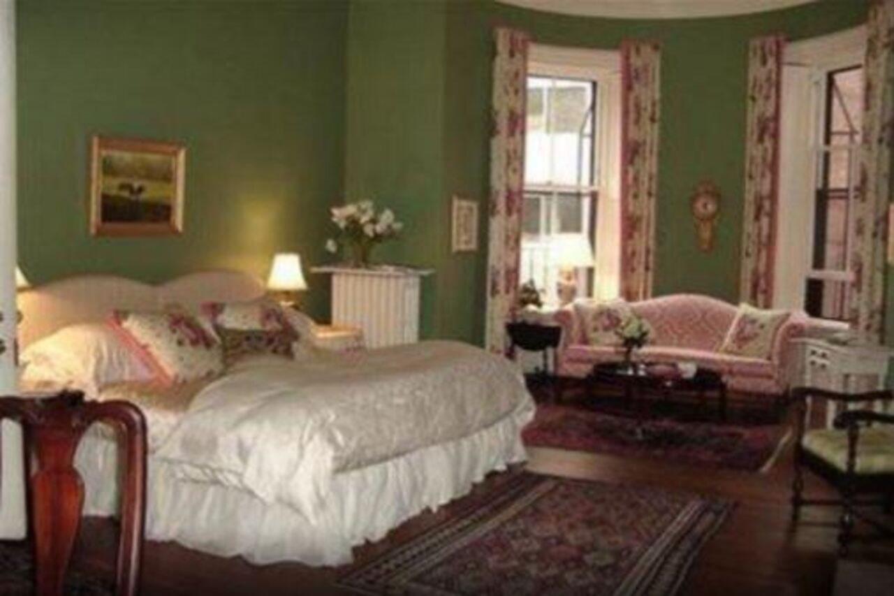 Bed & Breakfast The College Club Of