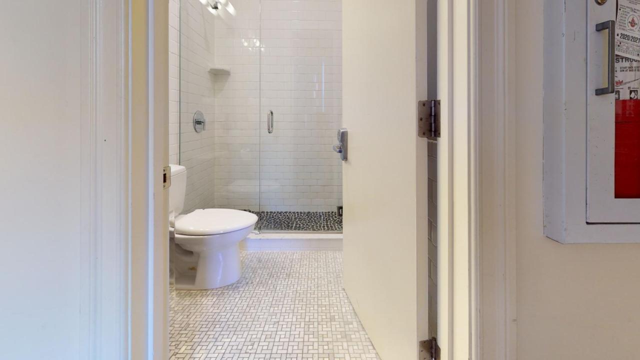 Aparthotel Charming In Brownstone, C. Ave #33 *
