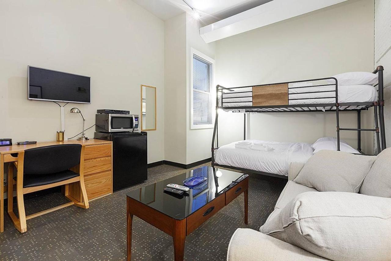 Studio Ready 4 Students & Traveling Professionals! 310 Apartment
