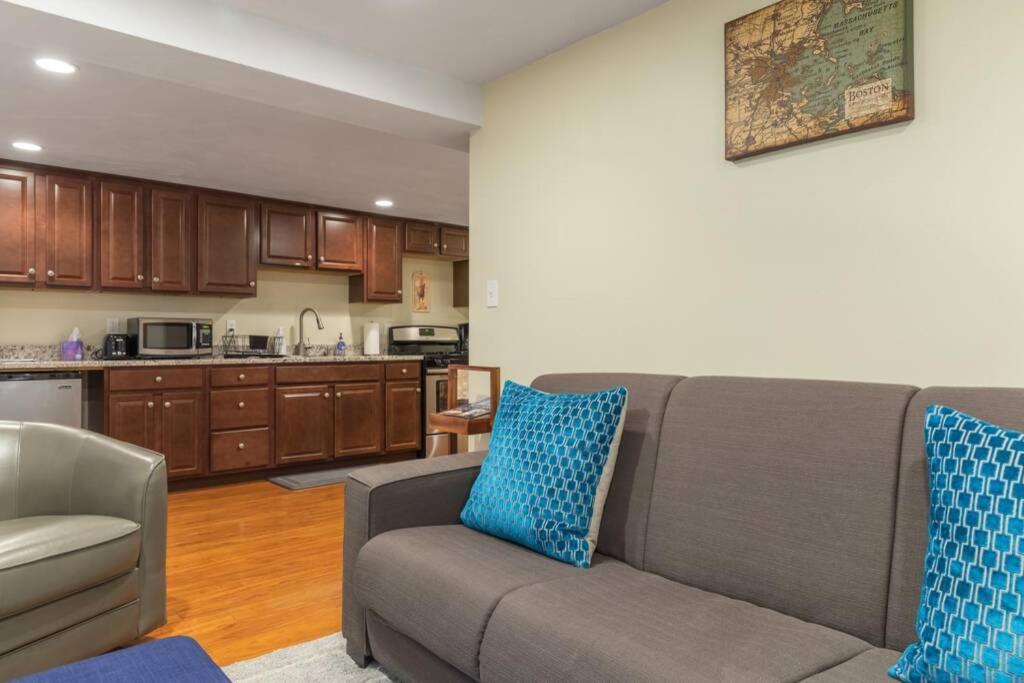 Apartment Parking - Private Entrance - King Beds *