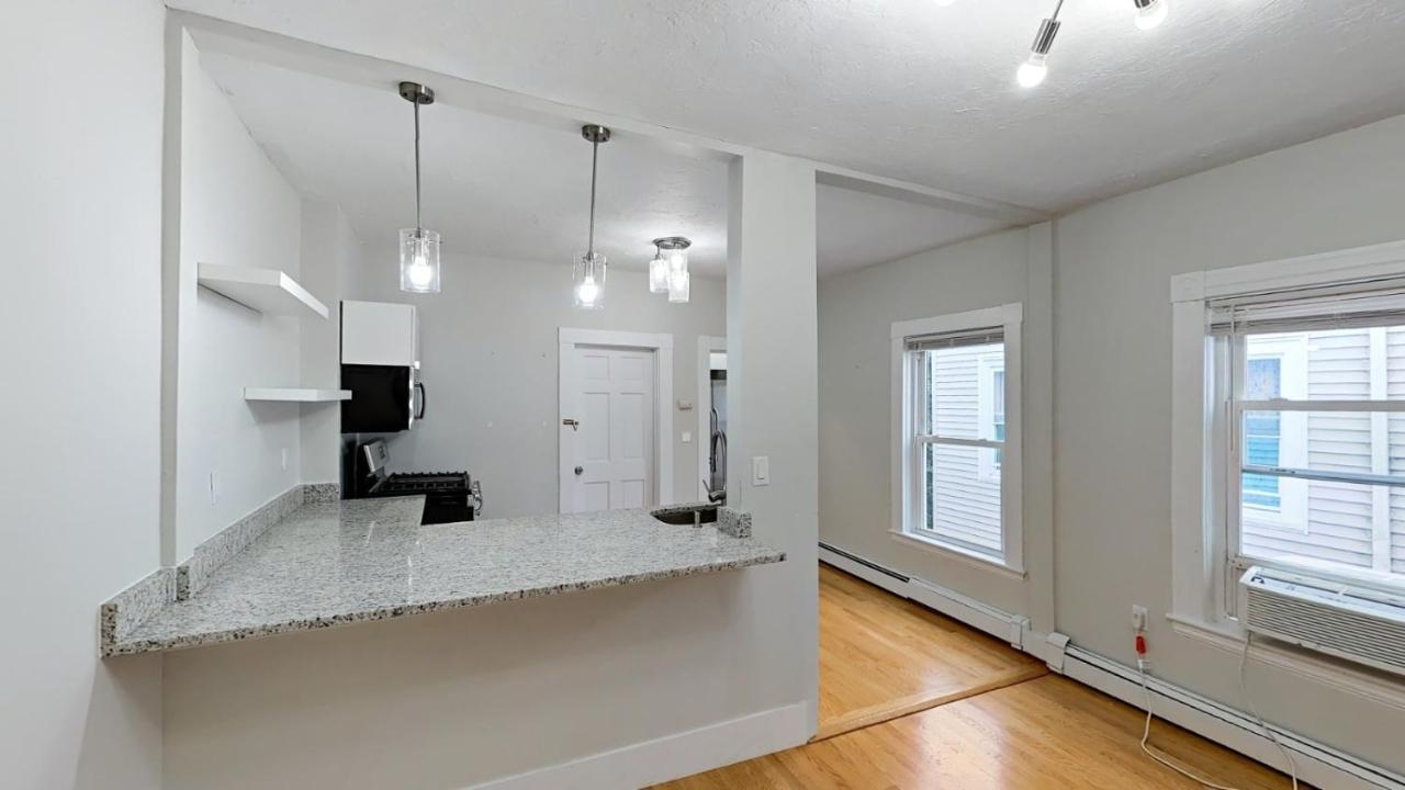 Renovated, 10 Min From The Boston
