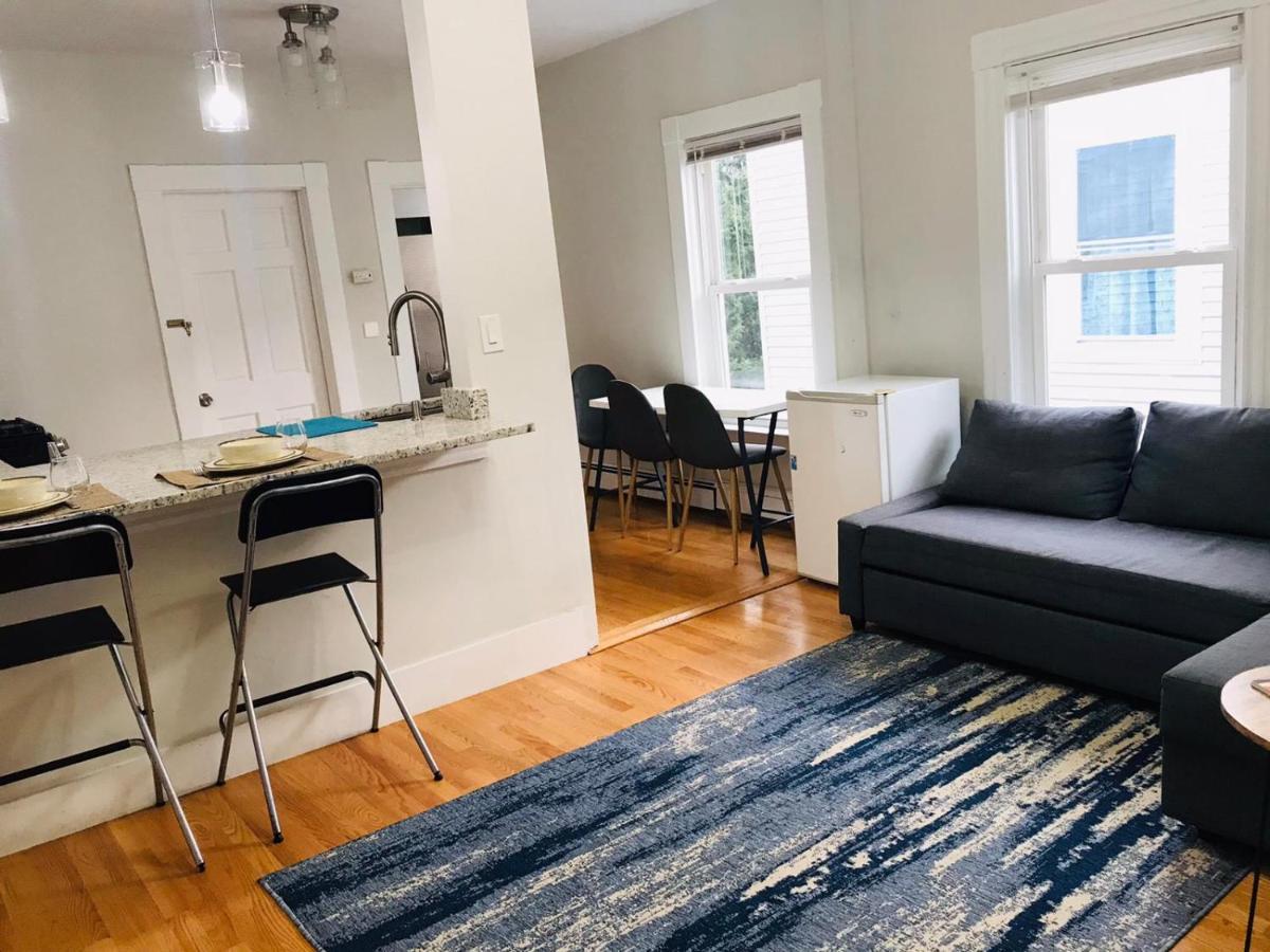 Renovated, 10 Min From The Apartment