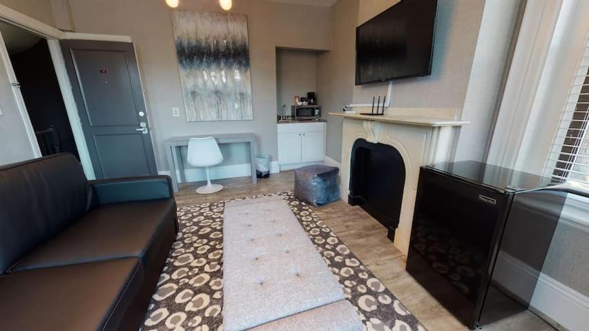 Perfect Studio, Sleeping Alcove, Be Ready For Return Of Travel! Apartment