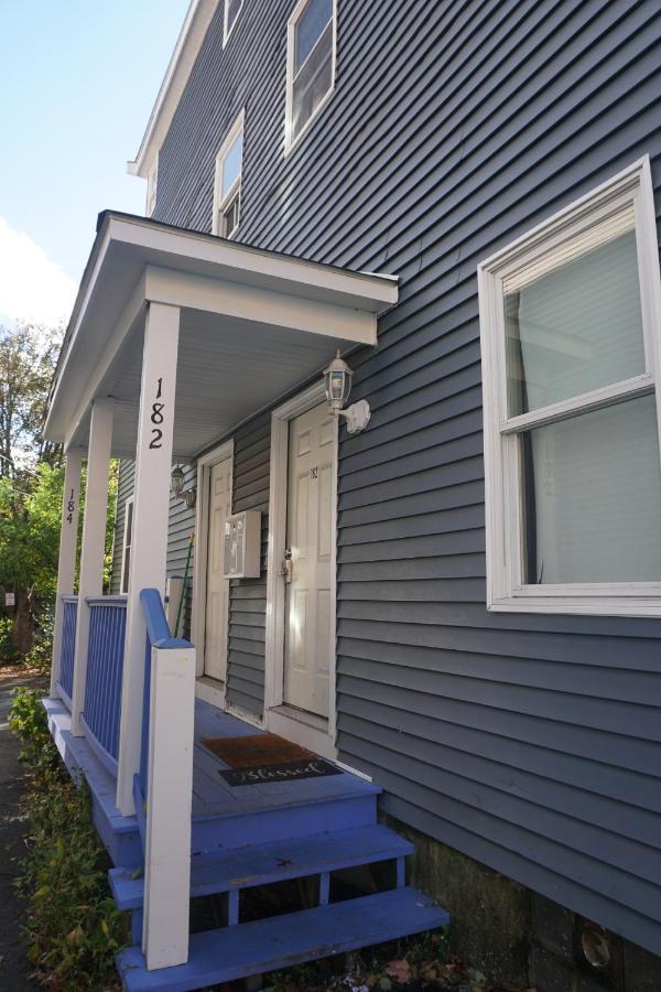 Private Bedroom Near * Boston
