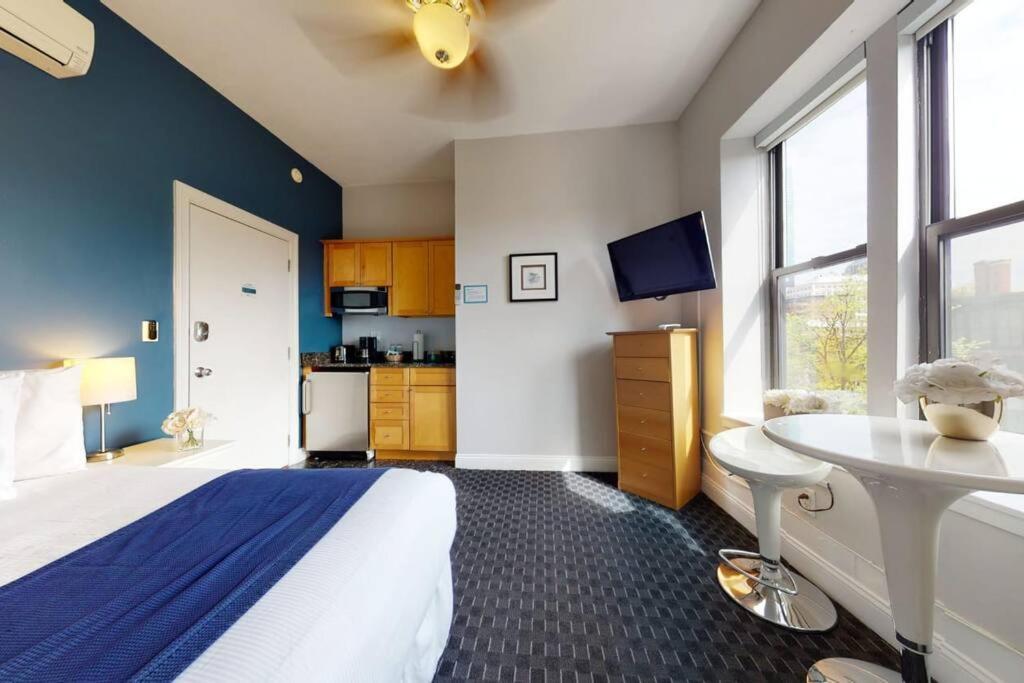 Charming In Brownstone, #44 Aparthotel *