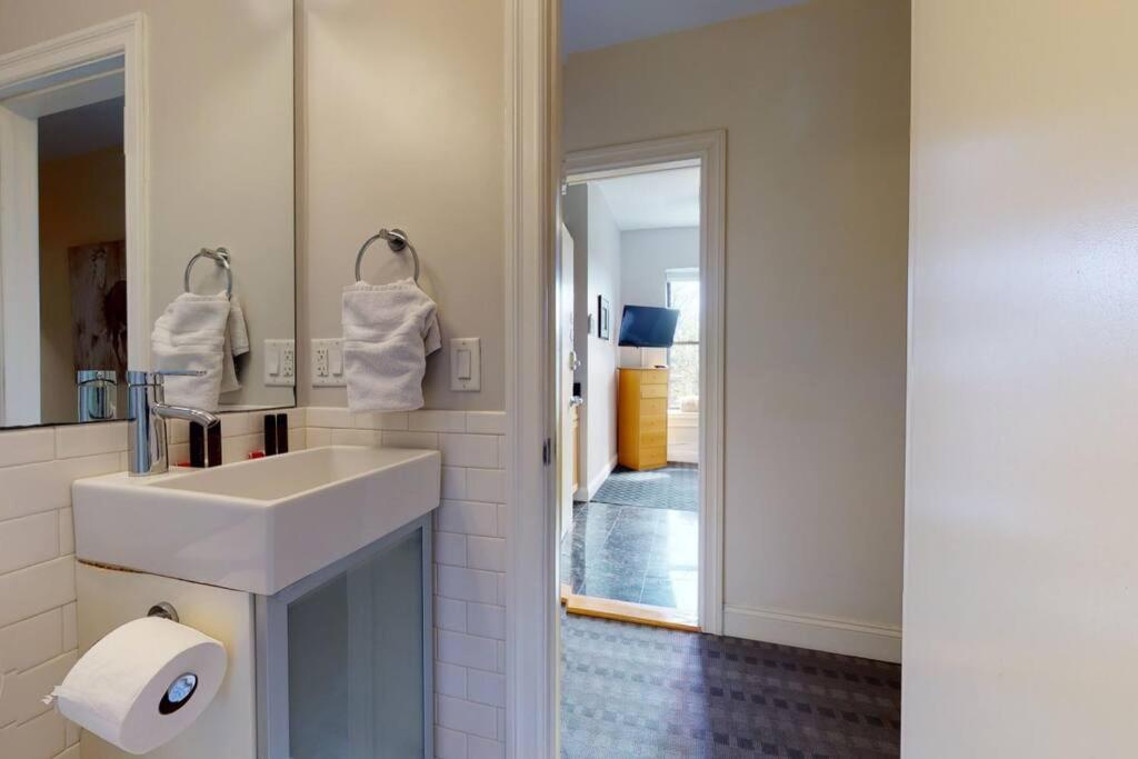 Charming In Brownstone, #44 Aparthotel *