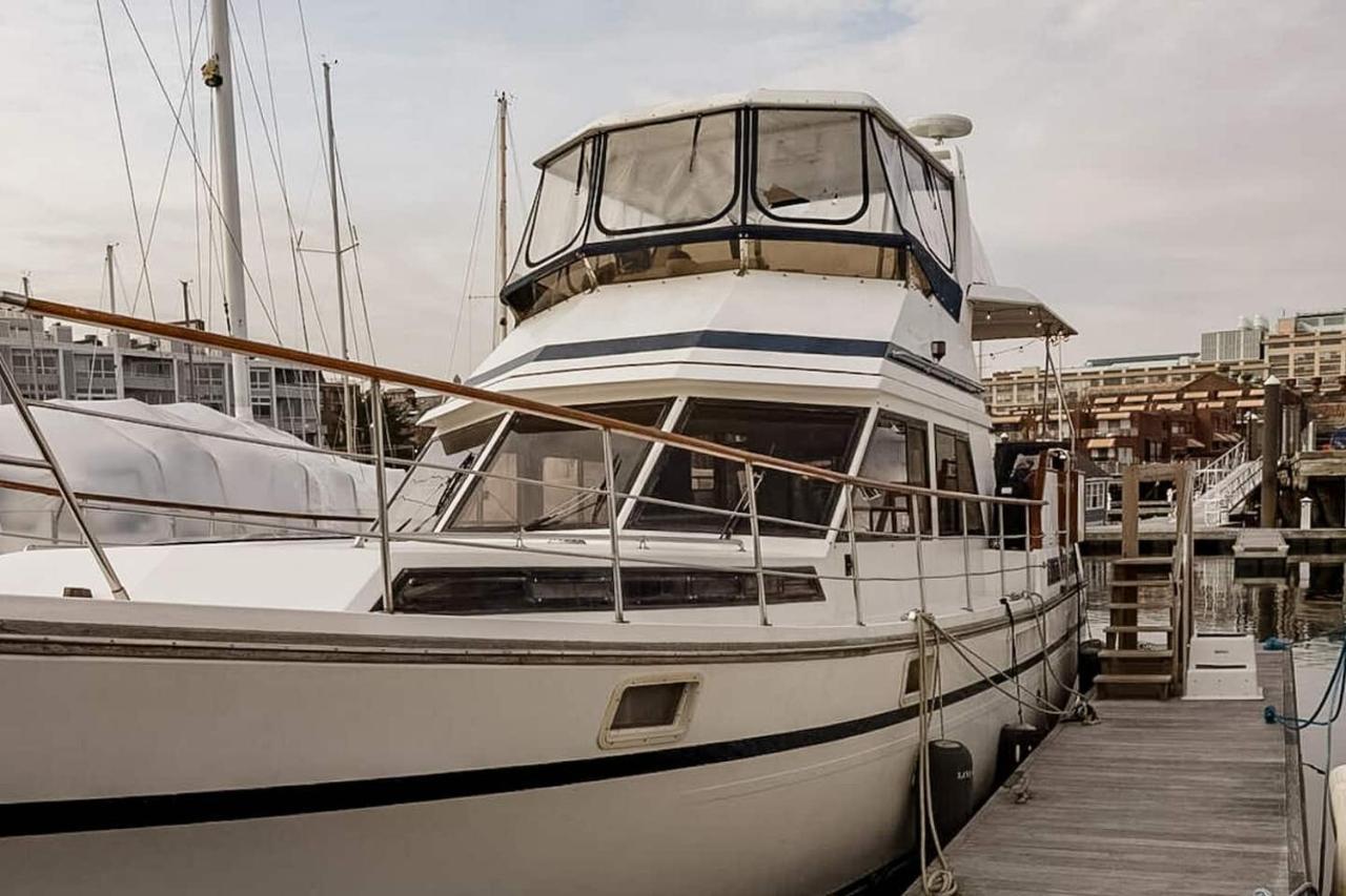 2br Spacious & Comfy 43' Yacht - Heat & Ac - On The Freedom Trail - Nights Sleep