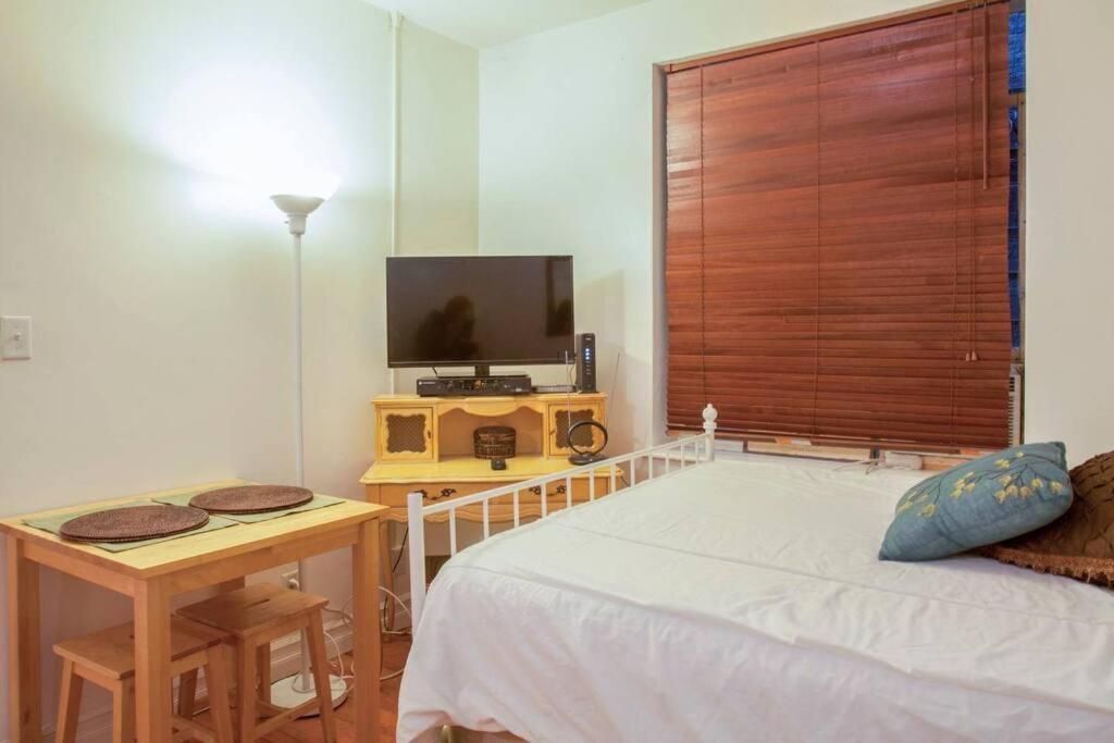 Downtown Apt, Near Grocery And Hospitals *