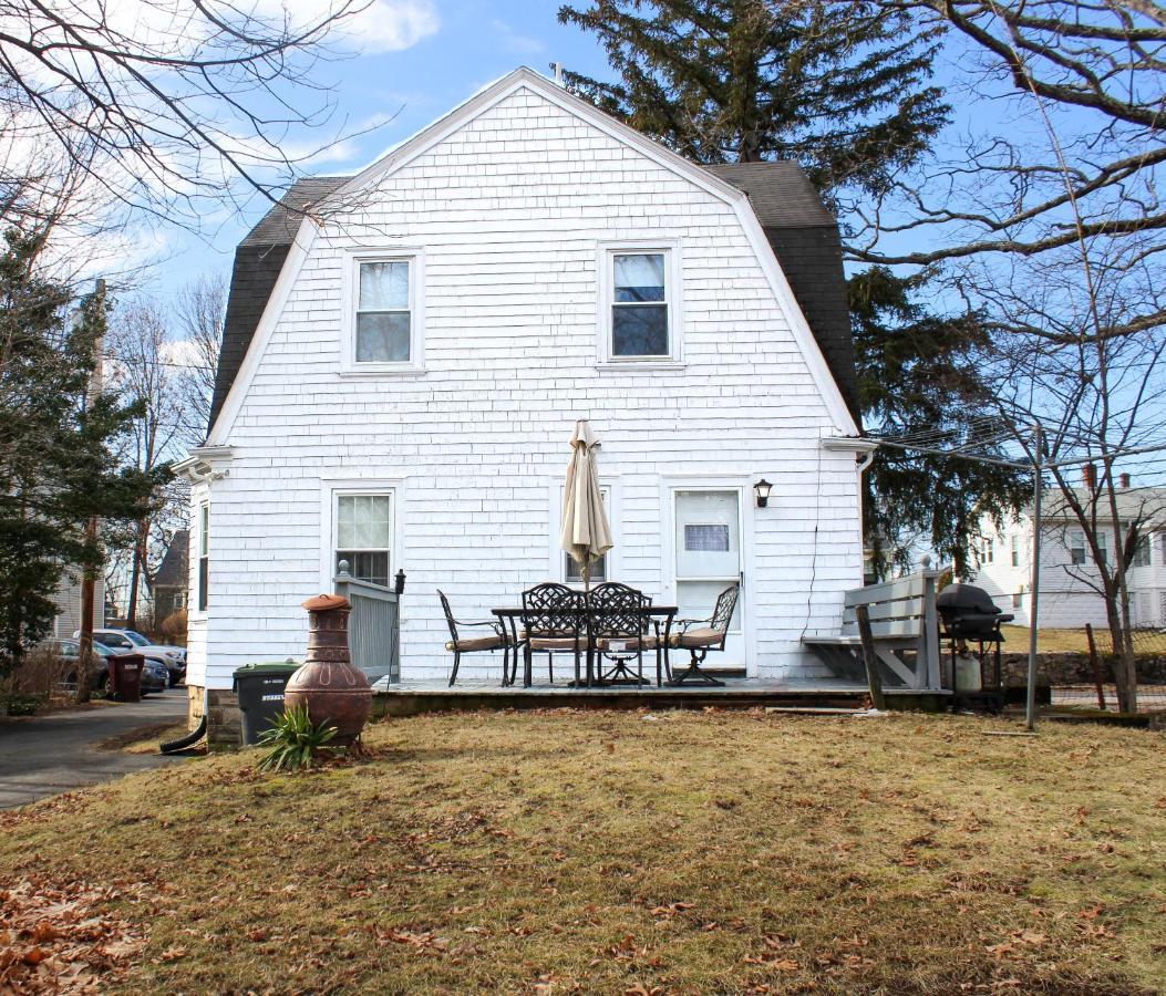 The Naughton Guest House-close To Holiday home *