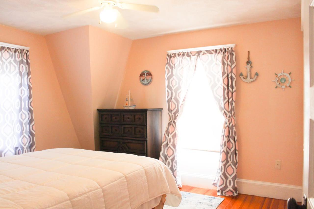 The Naughton Guest House-close To Holiday home *