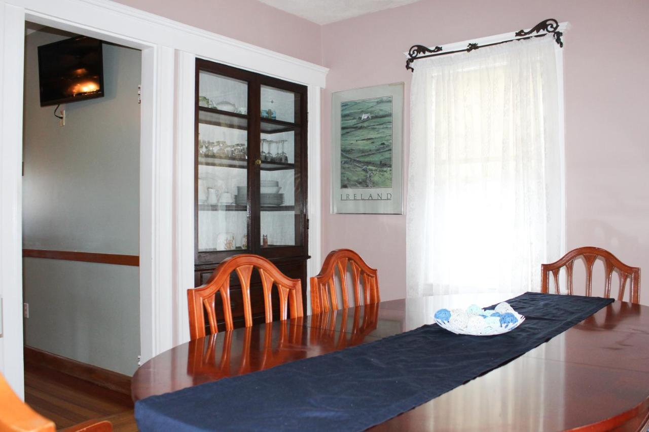 The Naughton Guest House-close To Holiday home Boston