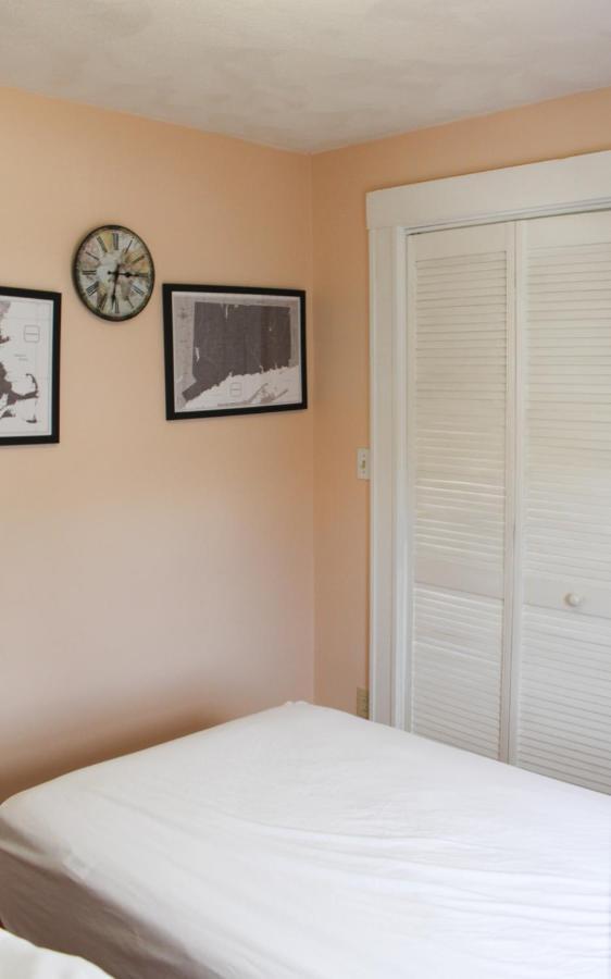 The Naughton Guest House-close To Holiday home