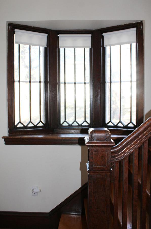 The Naughton Guest House-close To Holiday home