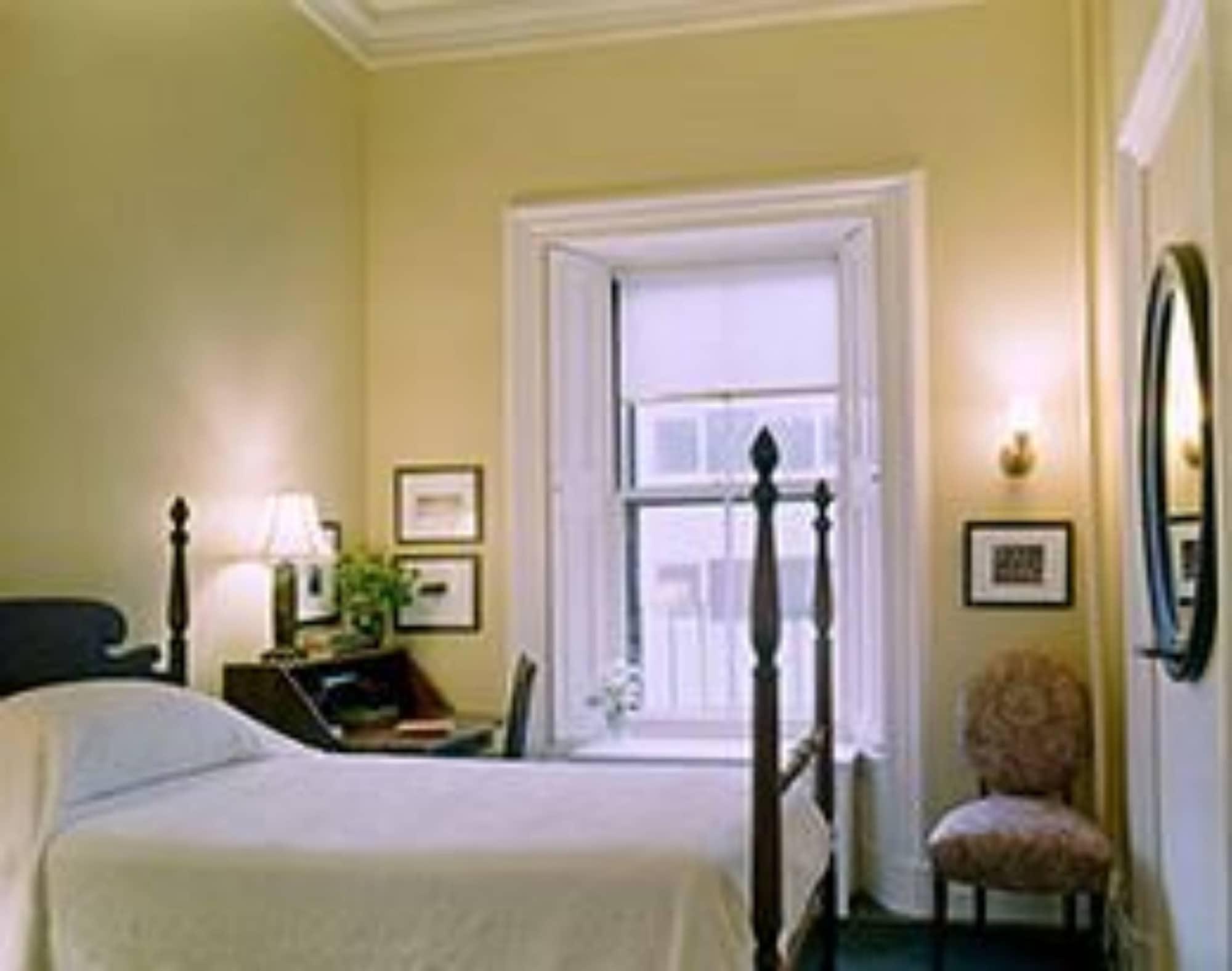 Bed & Breakfast The College Club Of