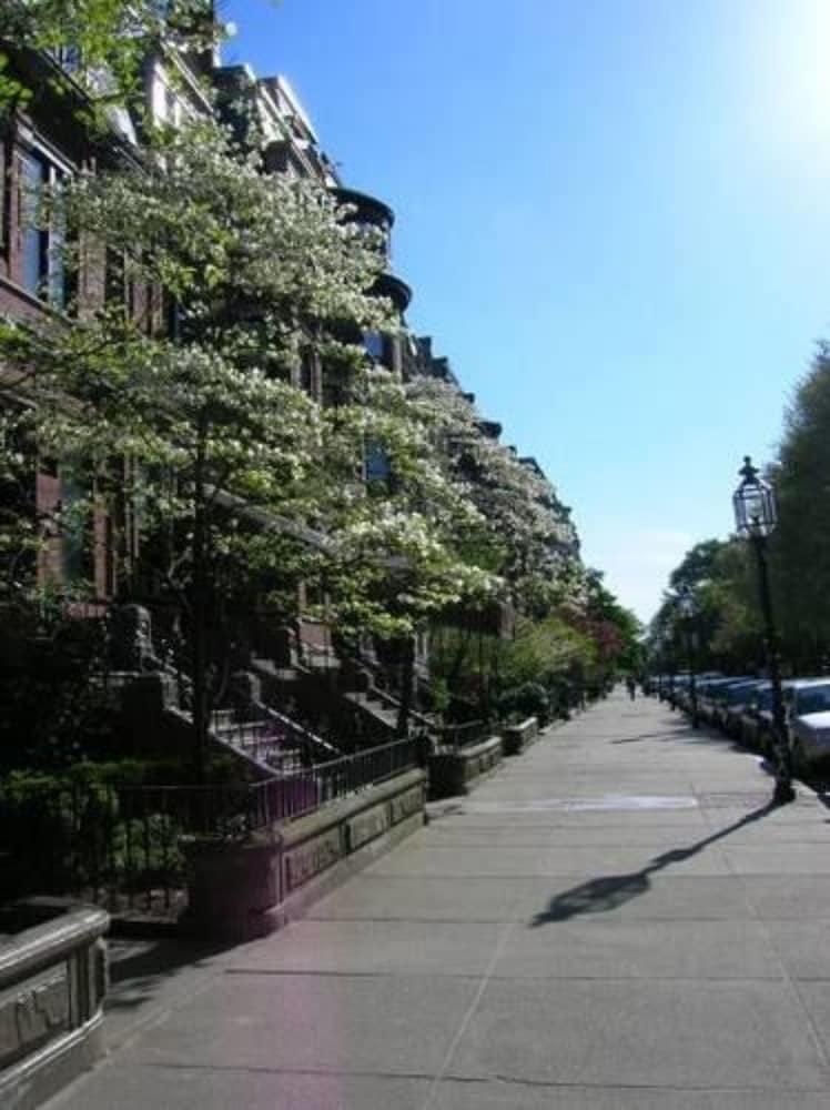 Bed & Breakfast The College Club Of