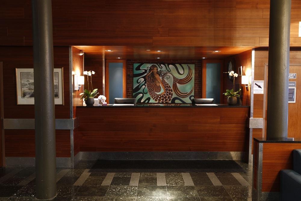 Harborside Hotel 3*