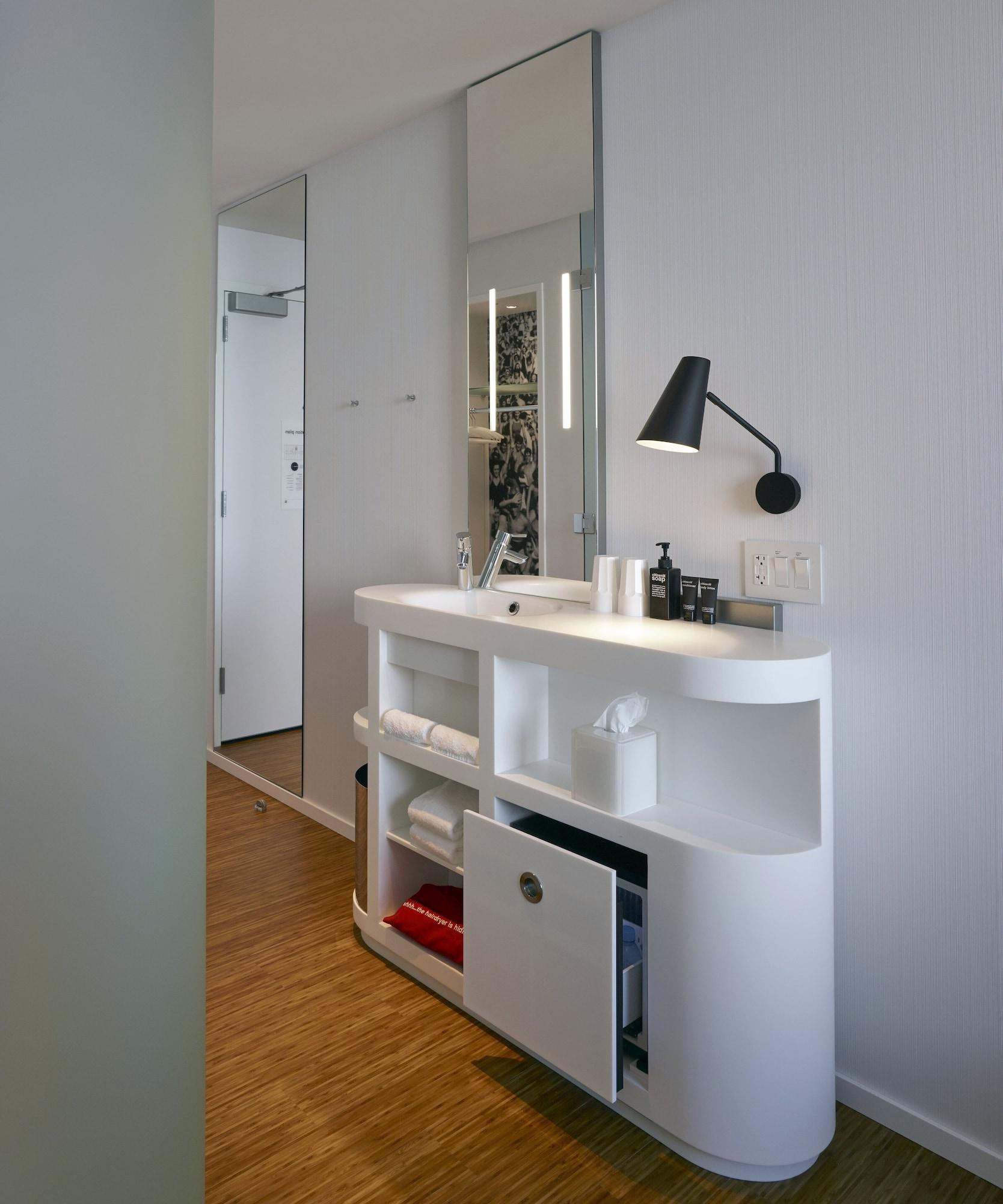 Hotel Citizenm North Station 4*