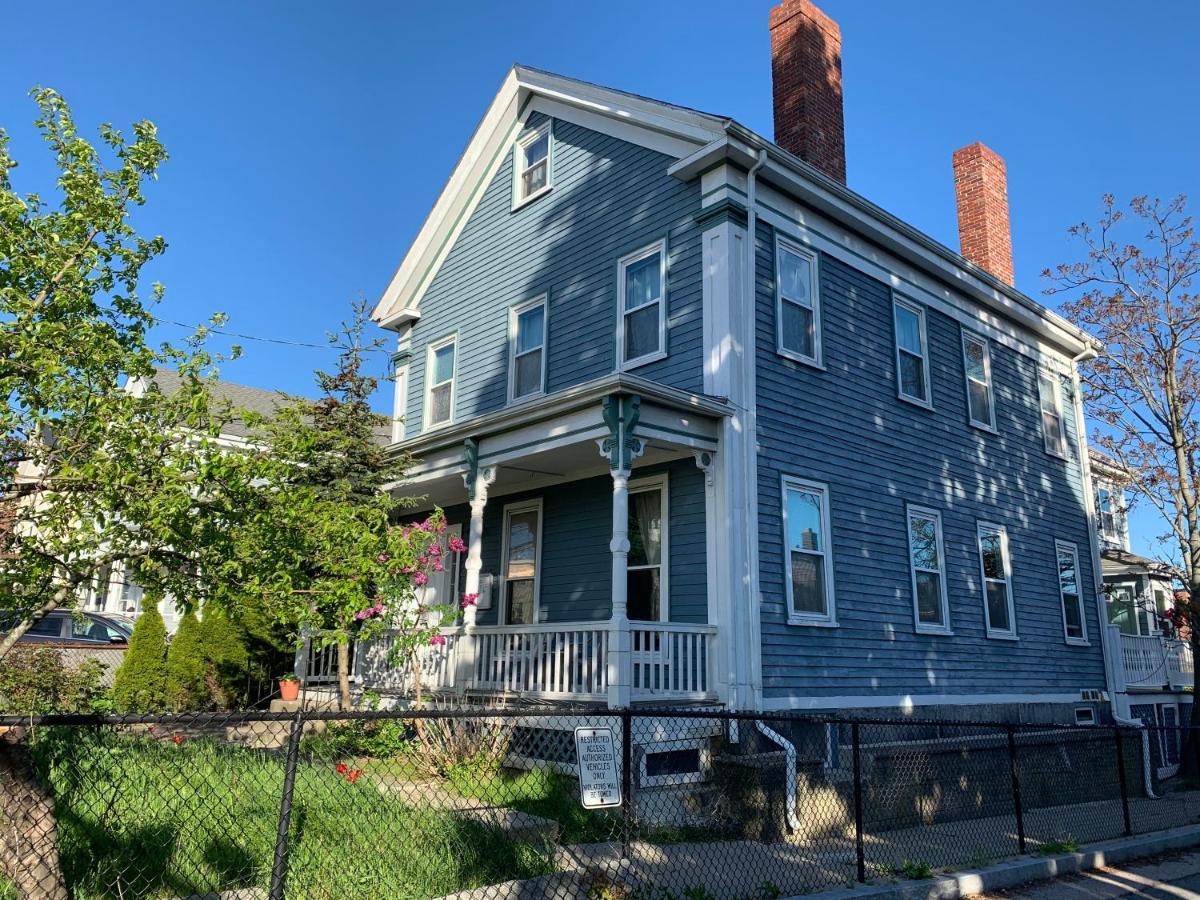 Beautiful Victorian House, Homestay Boston
