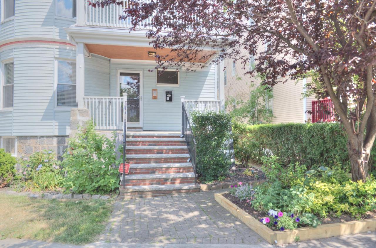 Bright & Spacious 2br Apartment, Mins From Downtown Boston, Parking Apartment *