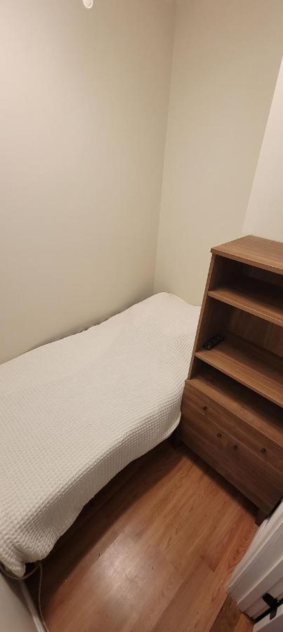 Private Bedroom Near Boston