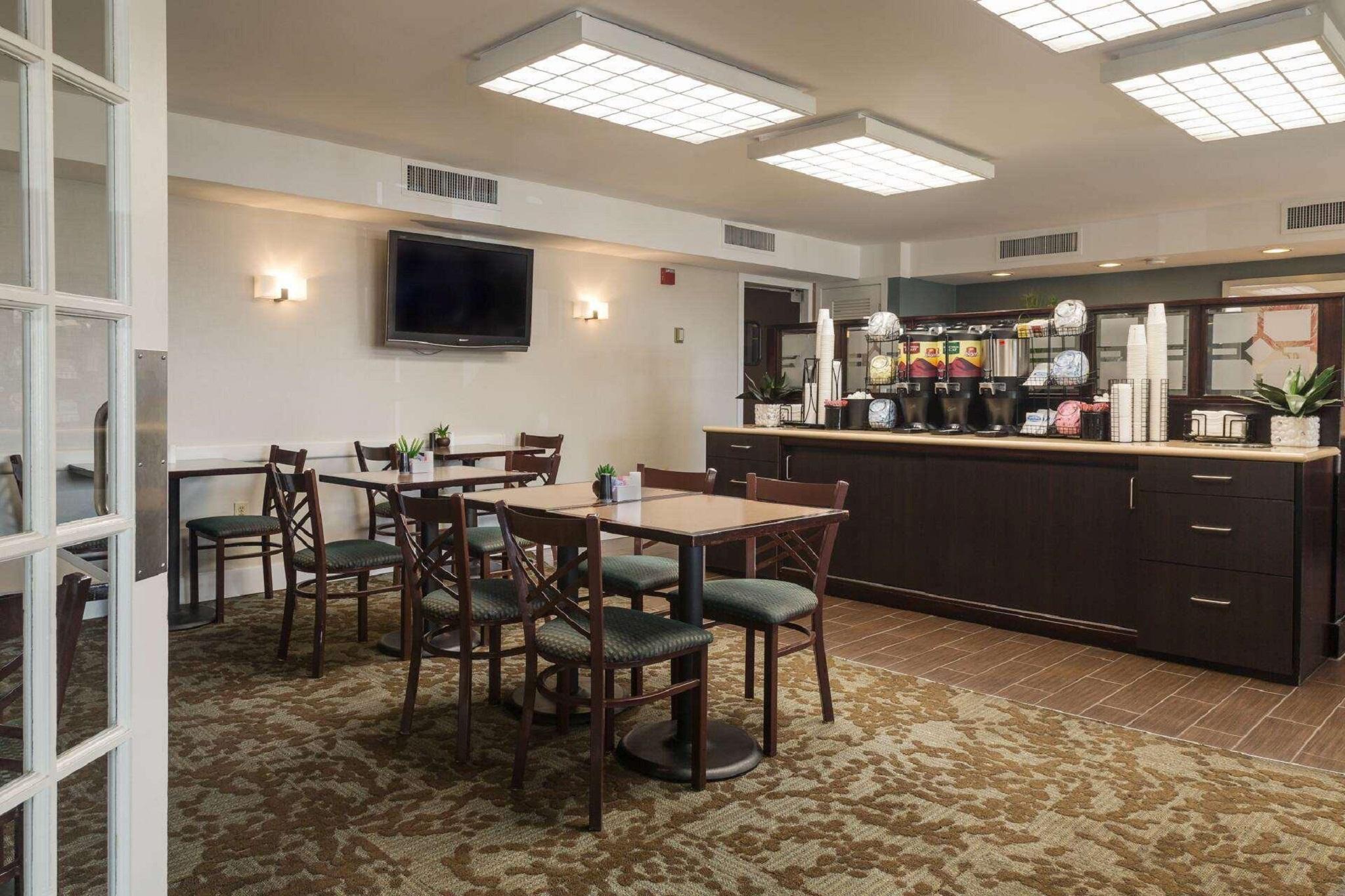 Ramada By Wyndham Hotel Boston