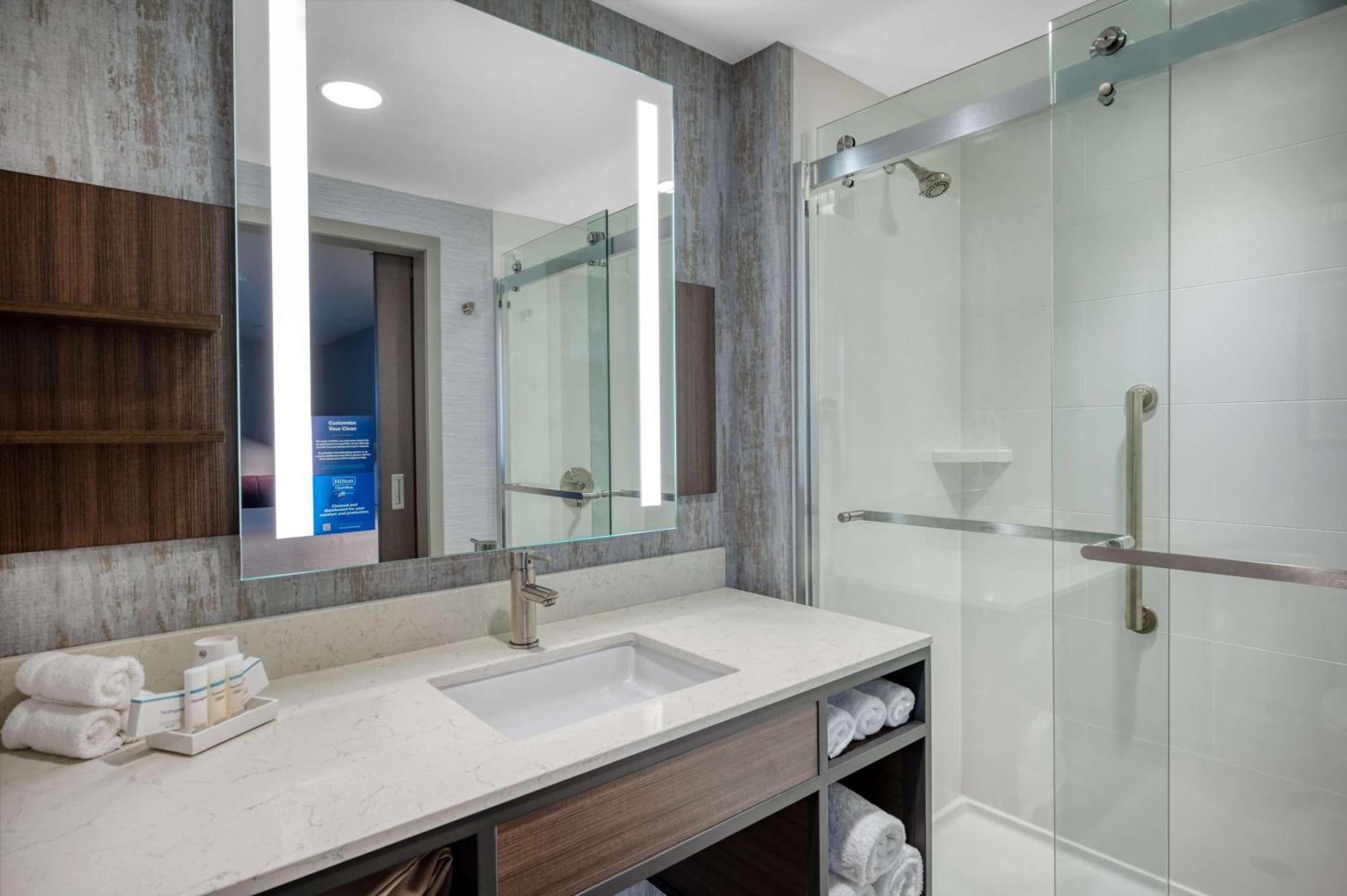 Hotel Hilton Garden Logan Airport 3*