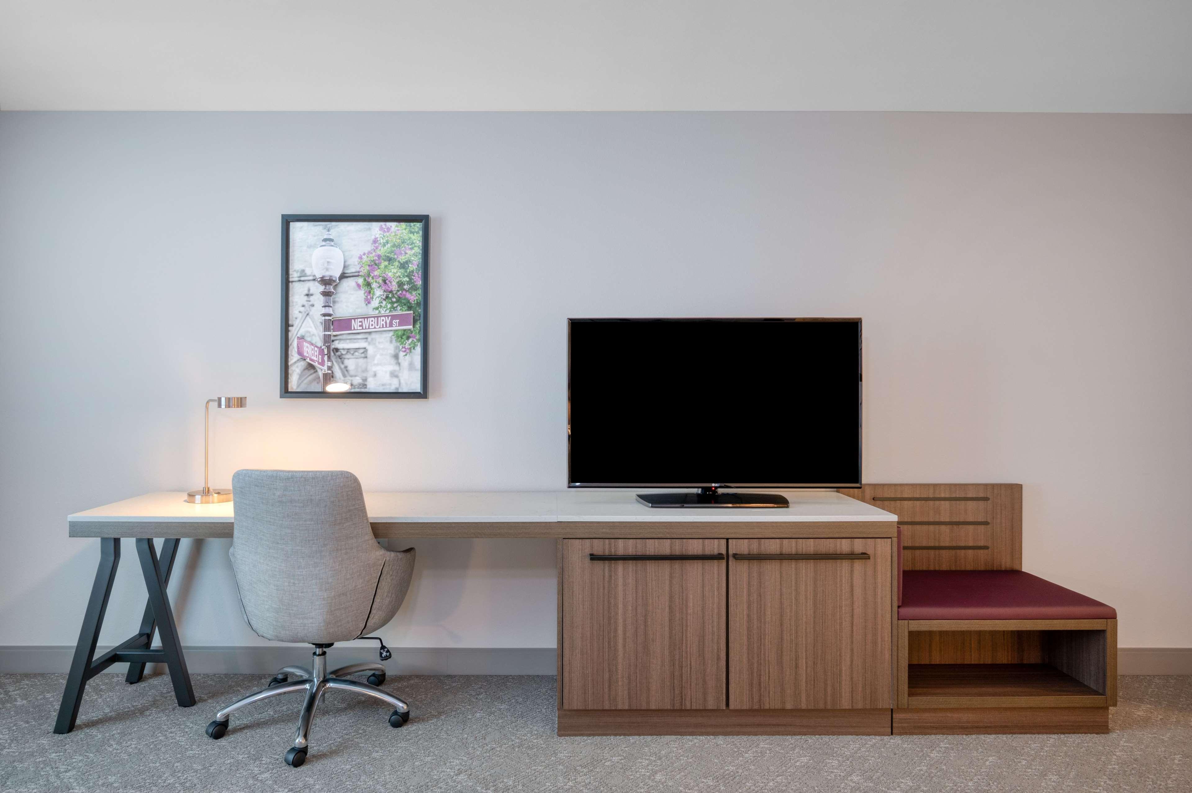 Hotel Hilton Garden Logan Airport 3*