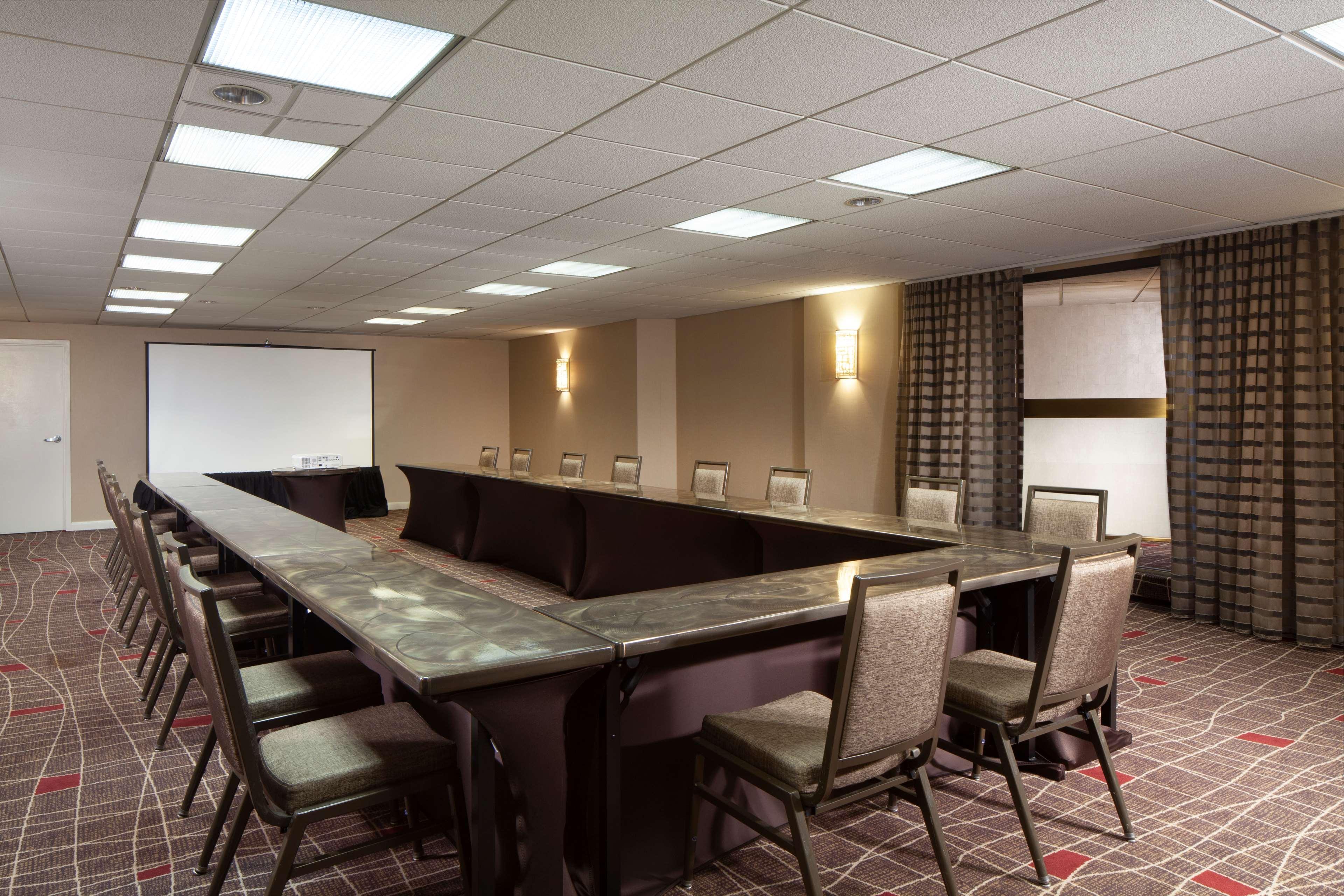 Hilton Back Bay 3*