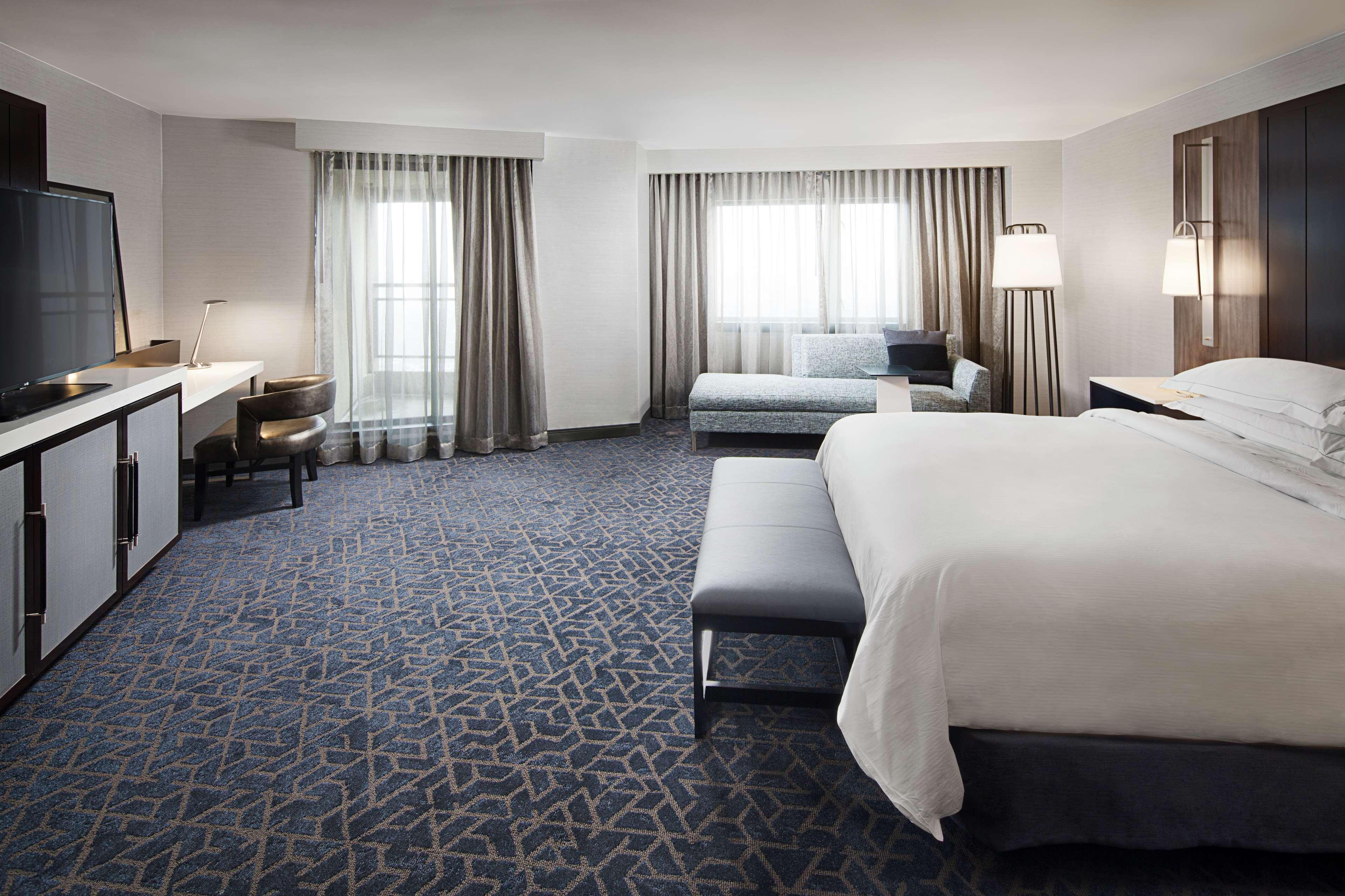 Hilton Back Bay 3*