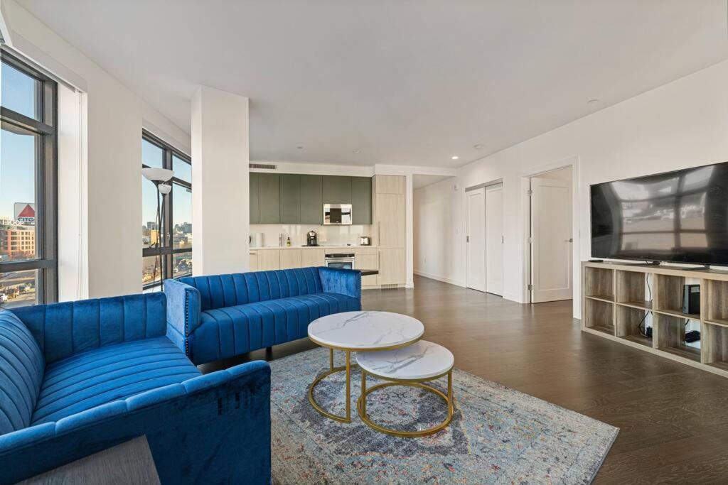 Panoramic Sanctuary - 2 Bedroom King Bed, Fenway Park *