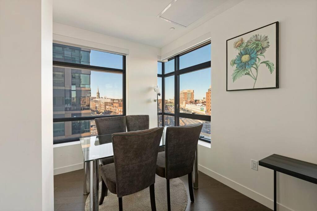 Panoramic Sanctuary - 2 Bedroom King Bed, Fenway Park Apartment