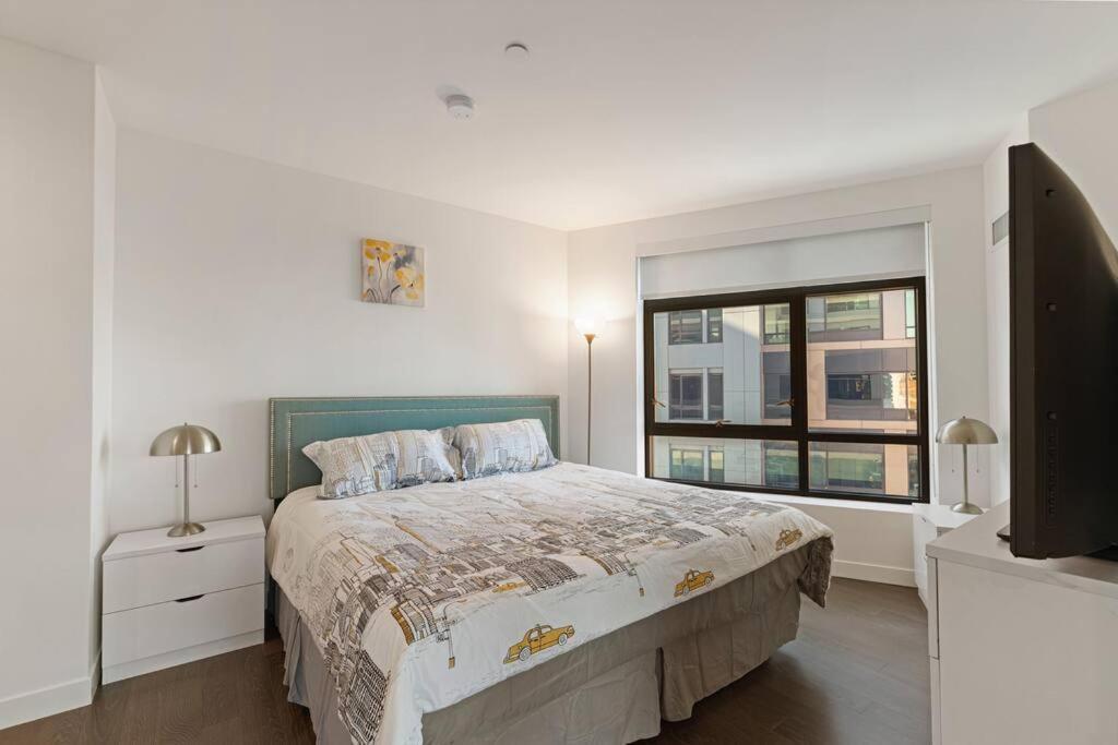 Panoramic Sanctuary - 2 Bedroom King Bed, Fenway Park Apartment *