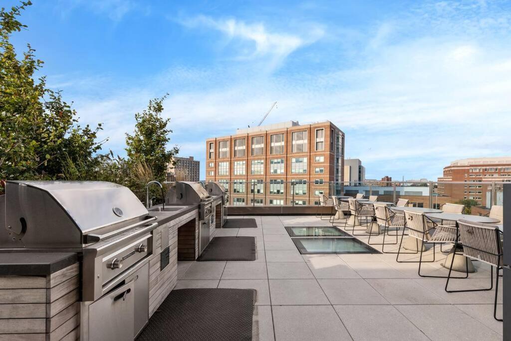 Panoramic Sanctuary - 2 Bedroom King Bed, Fenway Park Apartment