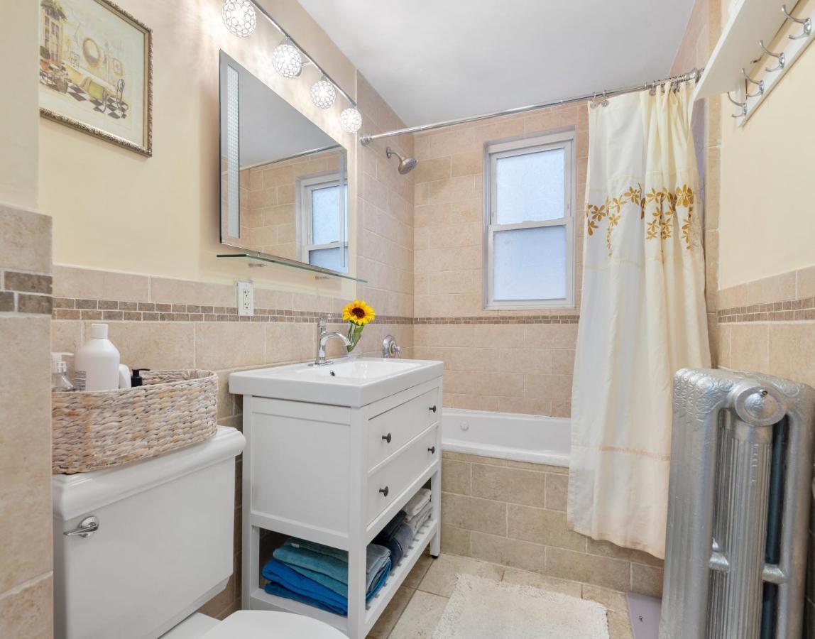 Apartment Bright & Spacious 2br Apartment, Mins From Downtown Boston, Parking *