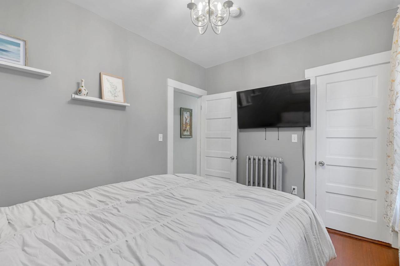 Apartment Bright & Spacious 2br Apartment, Mins From Downtown Boston, Parking