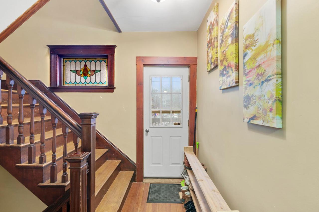 Apartment Bright & Spacious 2br Apartment, Mins From Downtown Boston, Parking *
